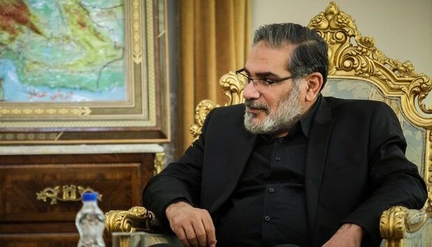شمخانی در باکو : با هر اقدام منجر به ناامنی و تغییر در ژئوپلتیک منطقه ، مقابله خواهیم کرد