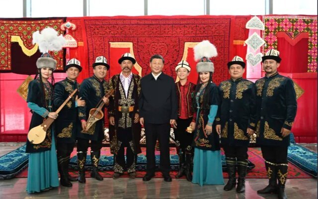 رئیس جمهور چین به سین کیانگ رفت/عکس