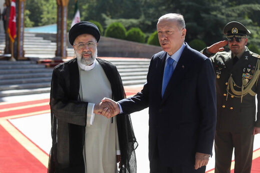 Raeisi officially welcomes Erdogan in Tehran