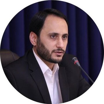 واکنش دیاکو حسینی به توئیت سخنگوی دولت : ظاهراً ، نمی‌داند ...