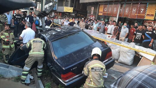 تصادف عجیب در تهران؛ ورود خودرو تشریفات به پیاده‌رو