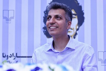 عکس | عادل فردوسی پور در مراسم ختم کیومرث پوراحمد عکس | عادل فردوسی پور در مراسم ختم کیومرث پوراحمد