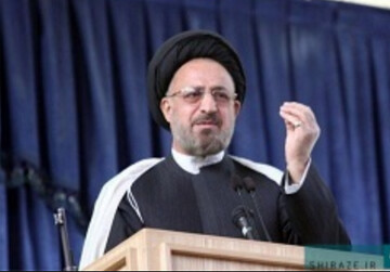 خطیب جمعه شیراز : روسری را  به خاطر لجبازی برمی دارند ولی عملا حجاب را قبول دارند / در بحث نهی از منکر نباید زیاده روی کرد