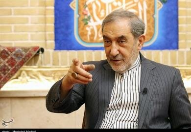 ولایتی مشاور رهبری : عقل چه میگوید؟ به سمت غرب برویم که همواره دشمنی کرده یا روسیه که تا توانسته کمک کرده؟