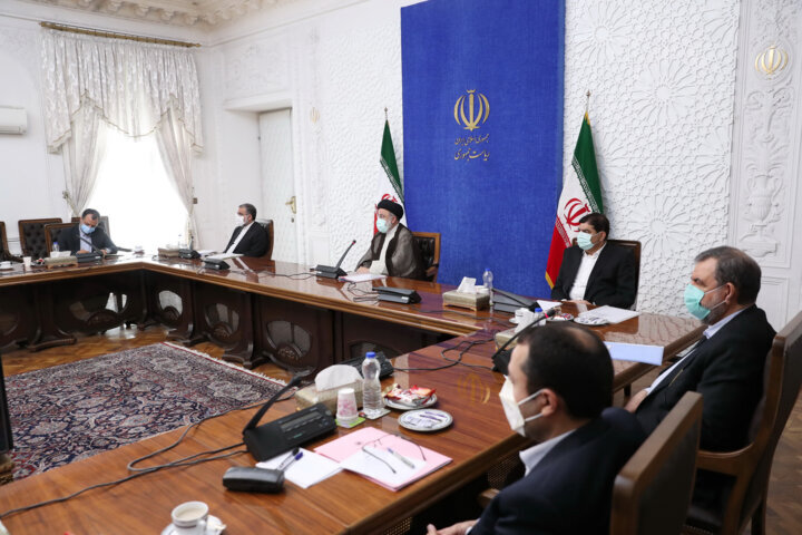 دولت دوباره وارد گفت و گو با غربی ها شود/ تحریم ها مانع سرمایه گذاری خارجی/سفرهای خارجی و دنیای مجازی عامل مقایسه زندگی در ایران و اروپا توسط مردم