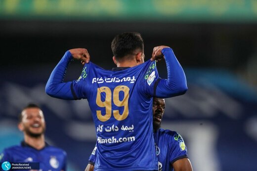 رونمایی از پدیده استقلال در لباس تیم جدیدش / عکس