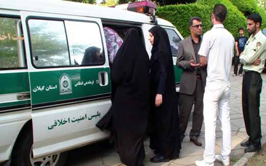 سوژه ثابت مناظره های انتخاباتی از کجا آمد؟ / ​گشت ارشاد، یادگار پر مناقشه احمدی‌نژاد