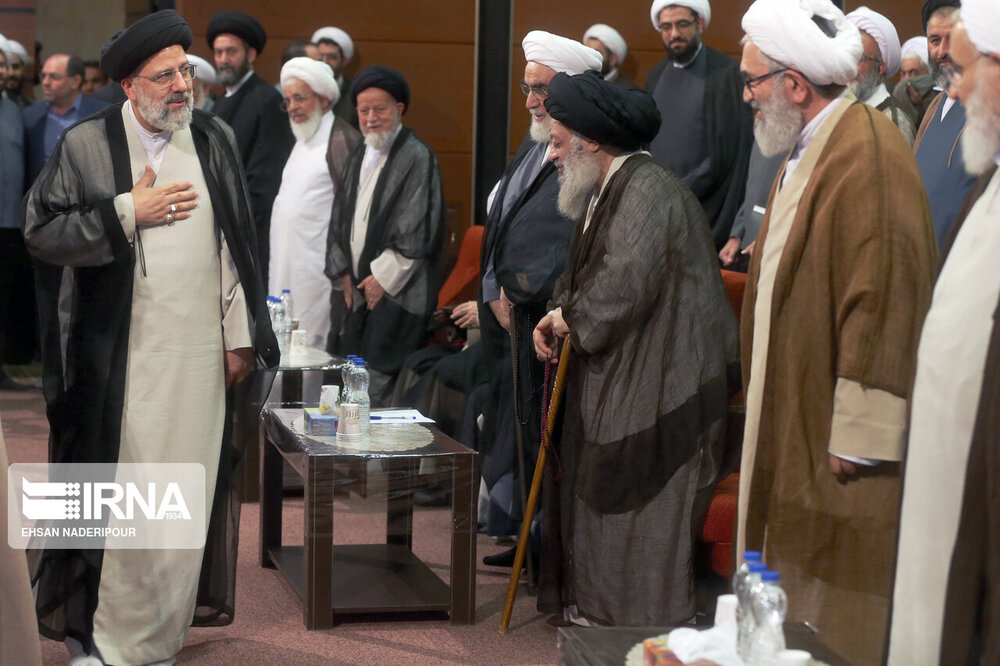 اعلام موضع رئیسی درباره حجاب در جمع ۹۰۰ امام جمعه کشور
