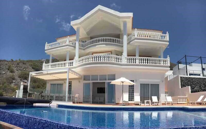 اعتراض یک امام جمعه به تبلیغات لاکچری در صدا و سیما