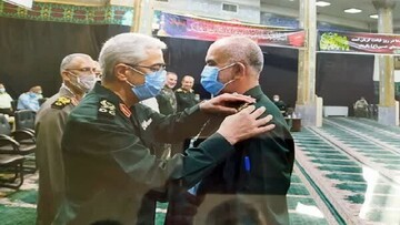 رهبری تایید کرد /  ارتقای درجه فرمانده دستگیر کنندگان تفنگداران آمریکایی در خلیج فارس + عکس  رهبری تایید کرد /  ارتقای درجه فرمانده دستگیر کنندگان تفنگداران آمریکایی در خلیج فارس + عکس