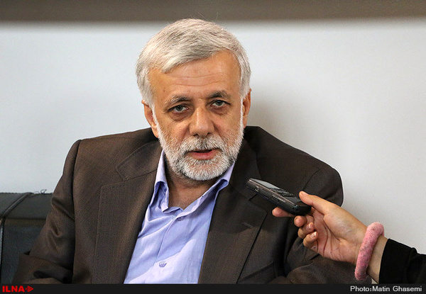 نماینده ادوار مجلس : مشکل مردم حجاب و سگ گردانی نیست ، معیشت و مسکن است / دولت رئیسی همانند احمدی نژاد ، حواشی را برجسته می کند