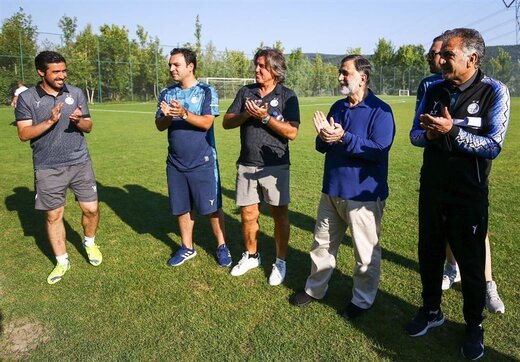 آجورلو با لباس آبی در اردوی استقلال / عکس