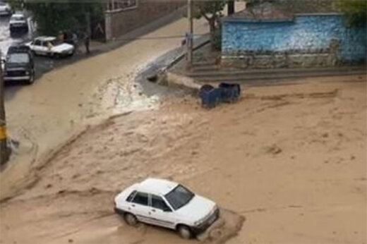 تخلیه روستاهای شرق تهران / 14 خودرو را آب برد و یک نفر در سیل کشته شد