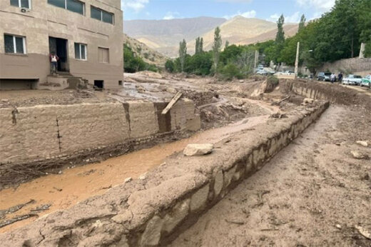 ببینید | خسارت شدید سیل به خودروهای مردم در رودهن