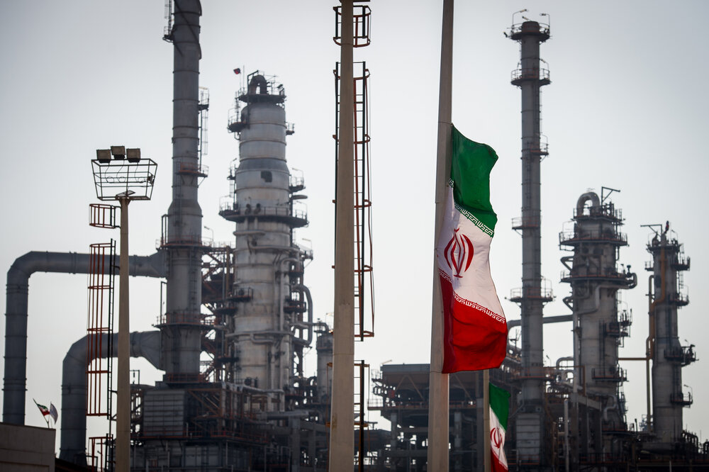 ایران، کلید قفل بحران جهانی انرژی؟/ نفت ۶۵ دلاری به واقعیت می‌پیوندد؟