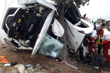 ببینید | مچاله شدن خودروی MVM در مسیل رودخانه بومهن