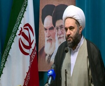 خطیب  جمعه کرمانشاه : دولت در قضیه حجاب به خوبی ورود کرده / صیانت از فضای مجازی باید دنبال شود 