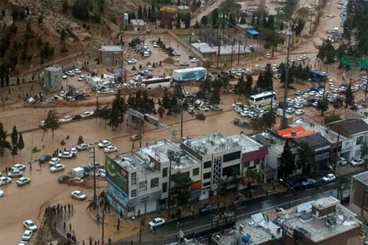 ببینید | وضعیت دیشب خیابان‌های شیراز؛ غرق شدن ماشین‌ها در آب!