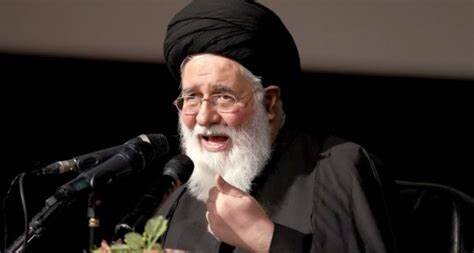 علم‌الهدی: ما نمی‌خواهیم هیچ‌کس با زور چادر بر سرکند / زن در غرب کالای جنسی در استخدام شهوات مردان است