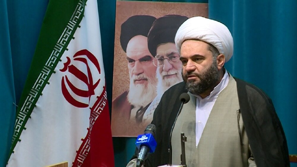 خطیب جمعه کرمانشاه : دولت در قضیه حجاب به خوبی ورود کرده / صیانت از فضای مجازی باید دنبال شود