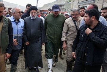 حضور رئیسی در روستای سیلزده مزدران شهرستان فیروزکوه + عکس حضور رئیسی در روستای سیلزده مزدران شهرستان فیروزکوه + عکس