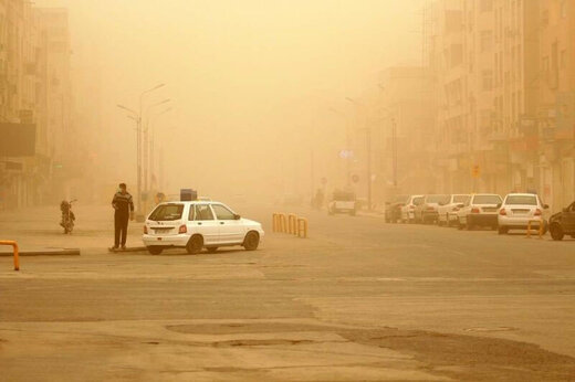 ببینید | تصاویر آخرالزمانی از اهواز؛ حرکت توده قرمز رنگ گرد و خاک