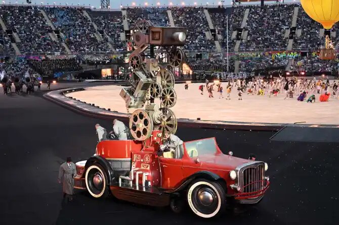 خودروی خاص شاهزاده انگلیس در افتتاحیه مسابقات مشترکالمنافع/عکس