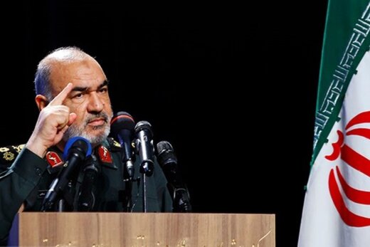 فرمانده کل سپاه : ساخت و انتقال سلاح، خیلی ساده اتفاق میافتد و معمولاً ، اسرائیل دیر متوجه می شود / کرانه هم میتواند مانند غزه مسلح شود فرمانده کل سپاه : ساخت و انتقال سلاح، خیلی ساده اتفاق میافتد و معمولاً ، اسرائیل دیر متوجه می شود / کرانه هم میتواند مانند غزه مسلح شود
