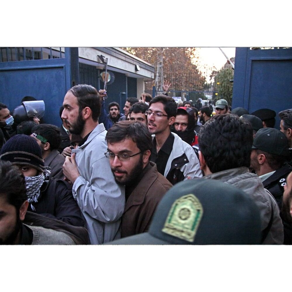 عکس | علی فروغی در حمله به سفارت انگلیس