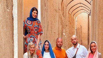 «۳۰۰ سلبریتی روسی را به ایران آورد» / مبارزه با «ایران هراسی» به سبک زن روس + عکس ها