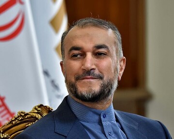 وزير الخارجية الايراني يؤكد على إلغاء العقوبات المفروضة على الشعب السوري