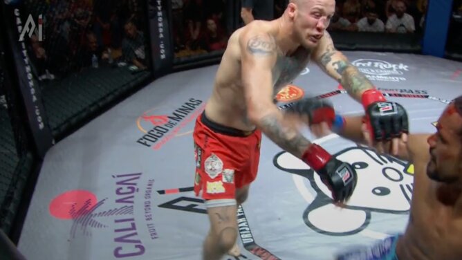 تصویر دلخراش از شکستگی بینی مبارز MMA/عکس