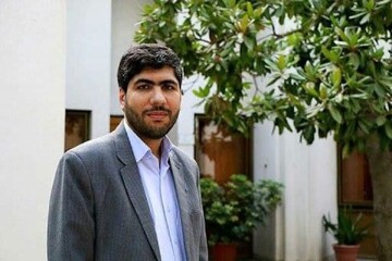 واکنش علی مجتهدزاده، حقوقدان درباره ماندن" میثم لطیفی " : دولت با این کار اول قانون را تحقیر کرده و بعد خودش را! 