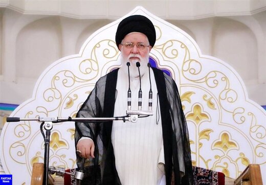علمالهدی، خطیب جمعه مشهد: تمام مظالم به اولیای الهی و امام معصوم (ع) در عاشورا، به خاطر فاصله گرفتن امت از ولایت بود
