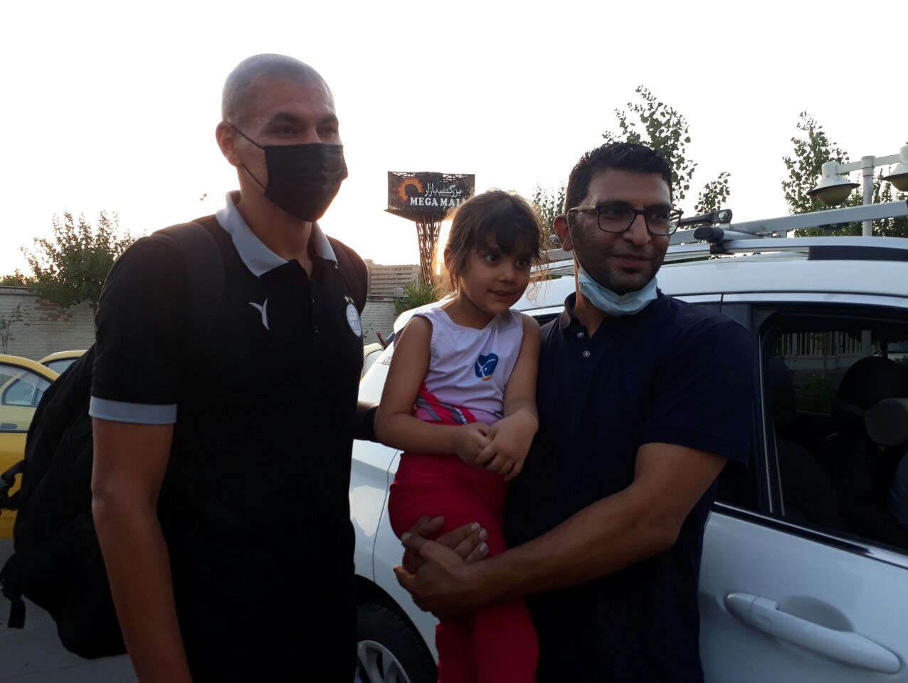 بازار داغ سلفی هواداران با بازیکنان محبوب استقلال/عکس