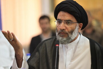  خطیب جمعه اهواز : با مدیریت دولت انقلابی ، کافی است ، ریخت و پاش را کنار بگذاریم تا مشکلات برطرف شود / اوضاع عراق ، نعمت ولایت فقیه ما را نشان داد