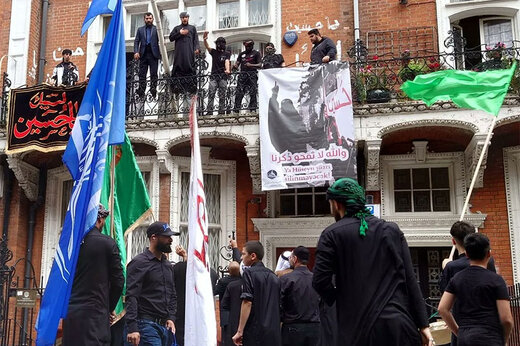 ببینید | پایین کشیدن پرچم آذربایجان از سفارت این کشور در لندن