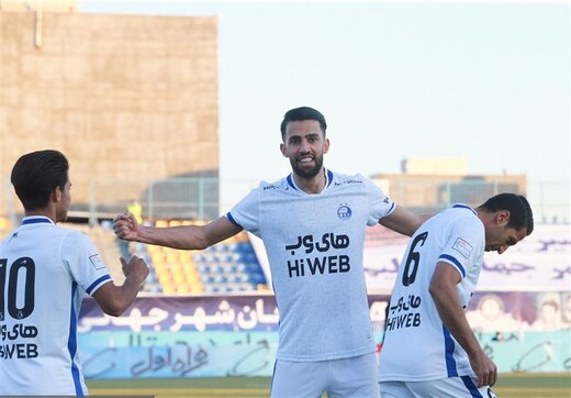 شماره 8 استقلال به هافبک جدایی‌طلب رسید / عکس