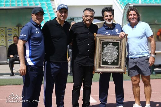 سرمربی جنجالی دست و دلباز شد!