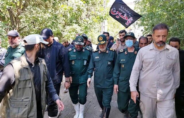 حضور  فرمانده کل سپاه در منطقه سیلزده فیروزکوه + عکس