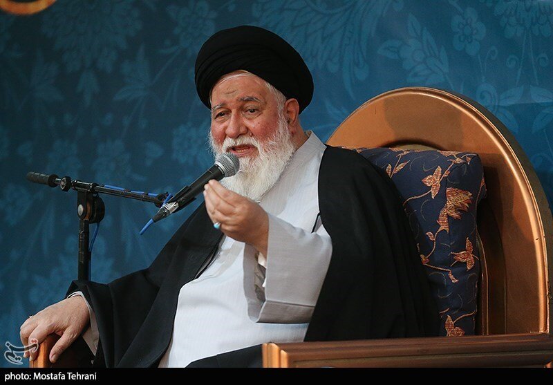 علمالهدی، خطیب جمعه مشهد: تمام مظالم به اولیای الهی و امام معصوم (ع) در عاشورا، به خاطر فاصله گرفتن امت از ولایت بود 2