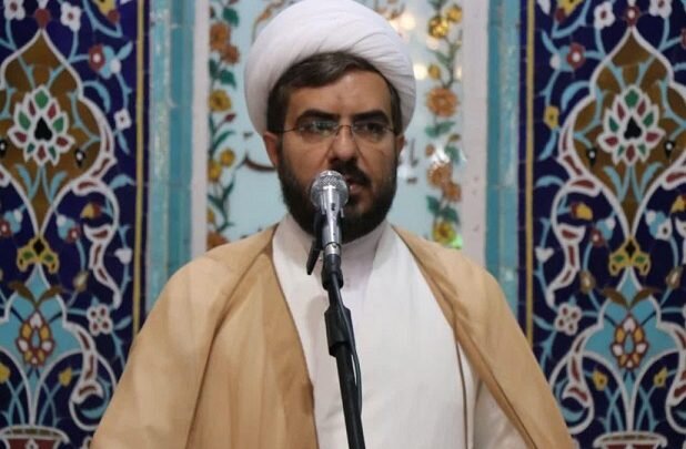 انتقاد خطیب جمعه دماوند به «اقدام دشمن شادکن شکستن قلم و بریدن زبان خبرنگاران»