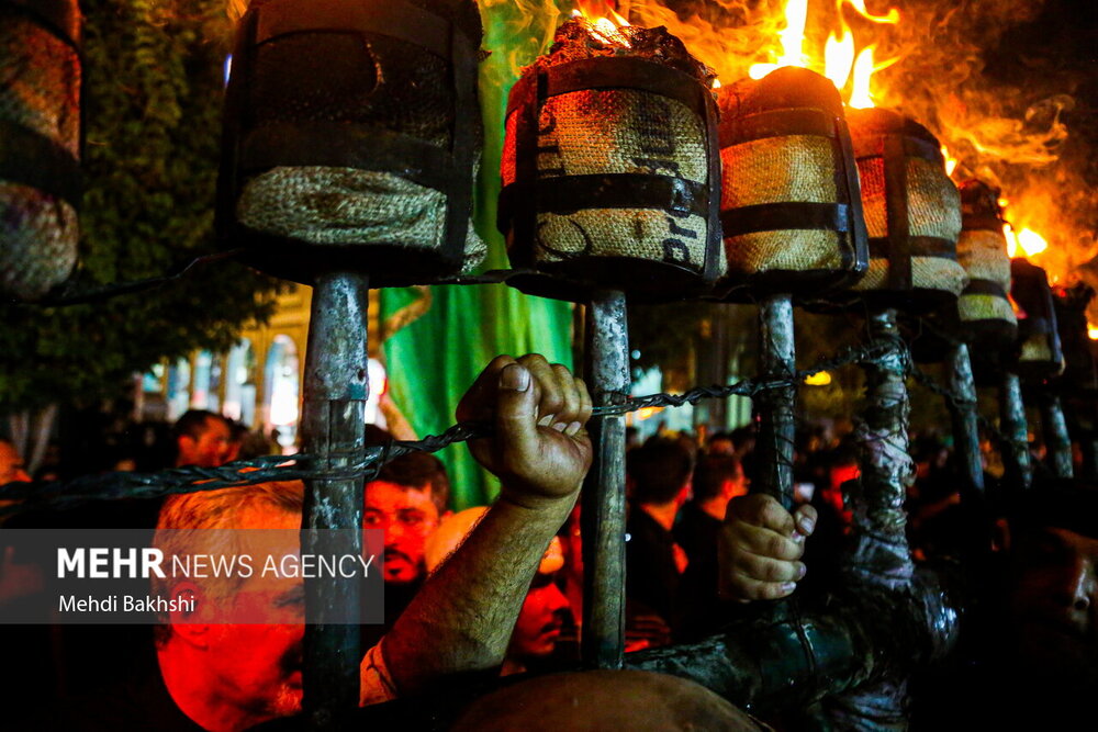 آیین مشعل گردانی نجفی‌های مقیم قم