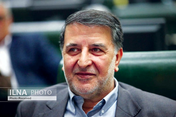 نماینده ادوار : شما که در حد چکمه پوشیدن آمادگی نداشتید ، با چه هدفی به مناطق سیلزده رفتید؟ / مردم ، کلاه سرشان نمی رود