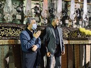 ببینید | استقبال احمدی‌نژاد از گرفتن عکس یادگاری با مردم در حاشیه‌ تاسوعای حسینی