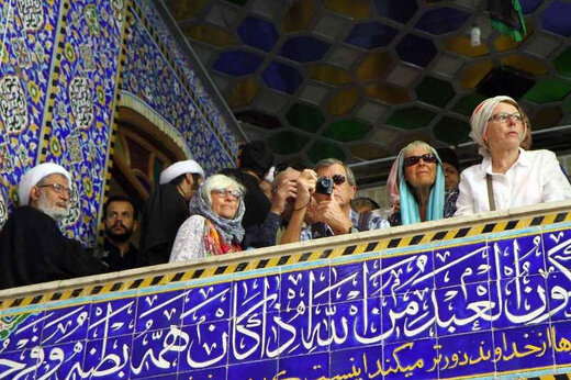 انتقاد انجمن صنفی راهنمایان گردشگری ایران از «دستگیری برخی گردشگران کنجکاو خارجی» به اتهام «عکاسی» از ناآرامیها / همه گردشگران لزوما جاسوس نیستند انتقاد انجمن صنفی راهنمایان گردشگری ایران از «دستگیری برخی گردشگران کنجکاو خارجی» به اتهام «عکاسی» از ناآرامیها / همه گردشگران لزوما جاسوس نیستند