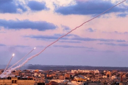 ببینید | پرتاب گسترده موشک از نوار غزه به شهرک‌های اشغالی