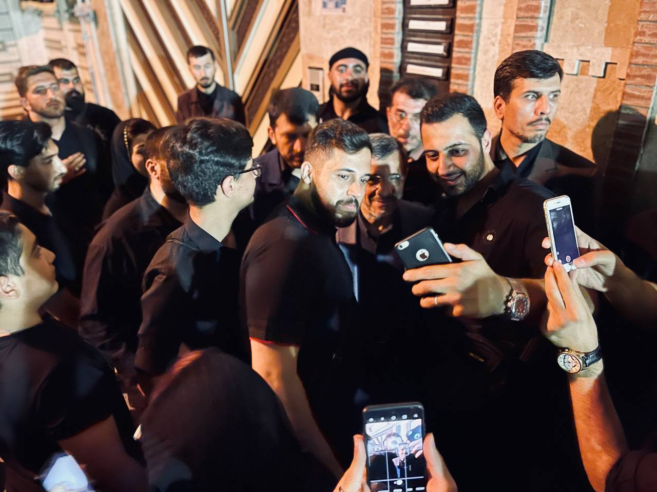 احمدی نژاد در مراسم شام غریبان امام حسین(ع) + عکس ها