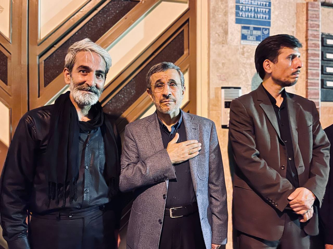 احمدی نژاد در مراسم شام غریبان امام حسین(ع) + عکس ها