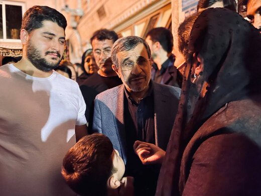 احمدی نژاد در مراسم شام غریبان امام حسین(ع) + عکس ها